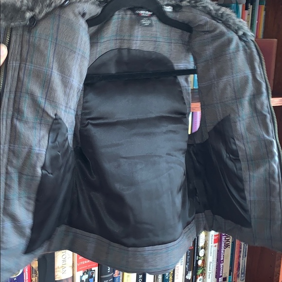 Guess Quilted Vest w/removable Faux Fur Collar - Picture 7 of 8